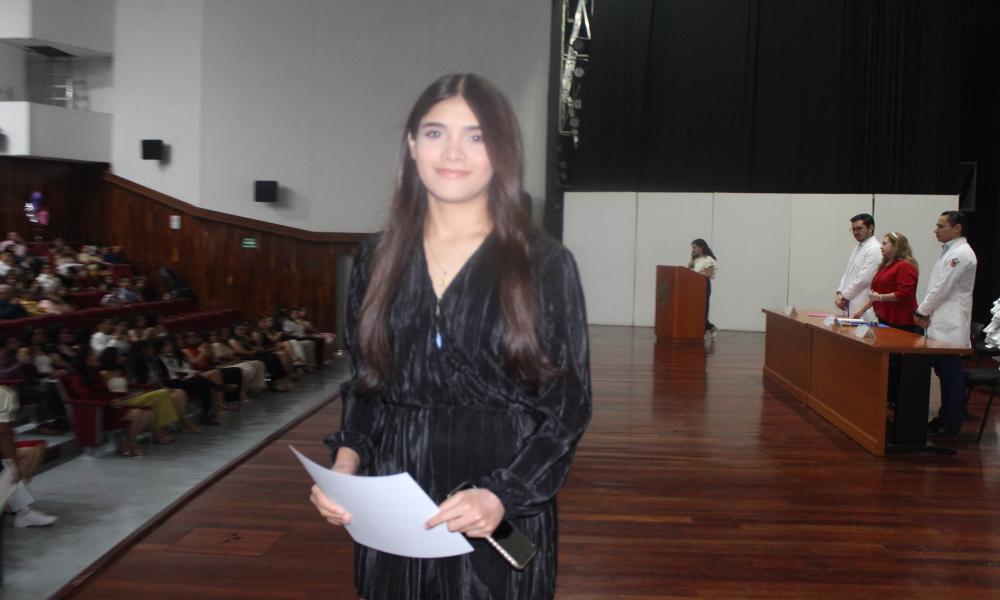 Se realiza imposición de batas a médicas y médicos internos de pregrado