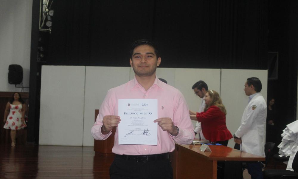 Se realiza imposición de batas a médicas y médicos internos de pregrado