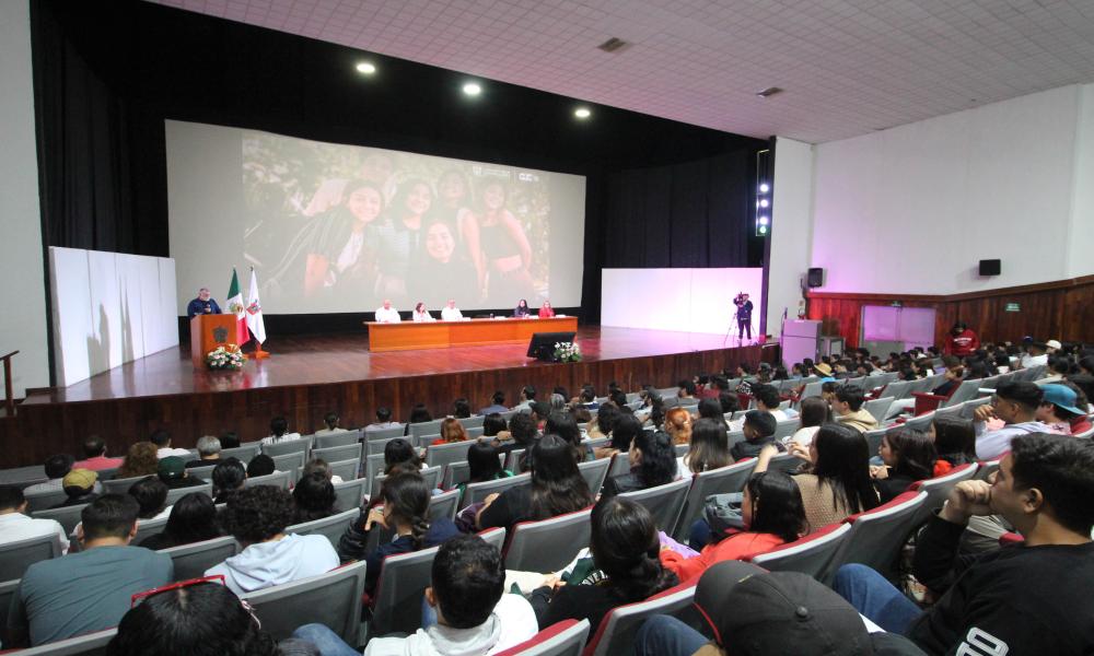 Autoridades universitarias dan la bienvenida a estudiantes de nuevo ingreso al calendario 2024-A