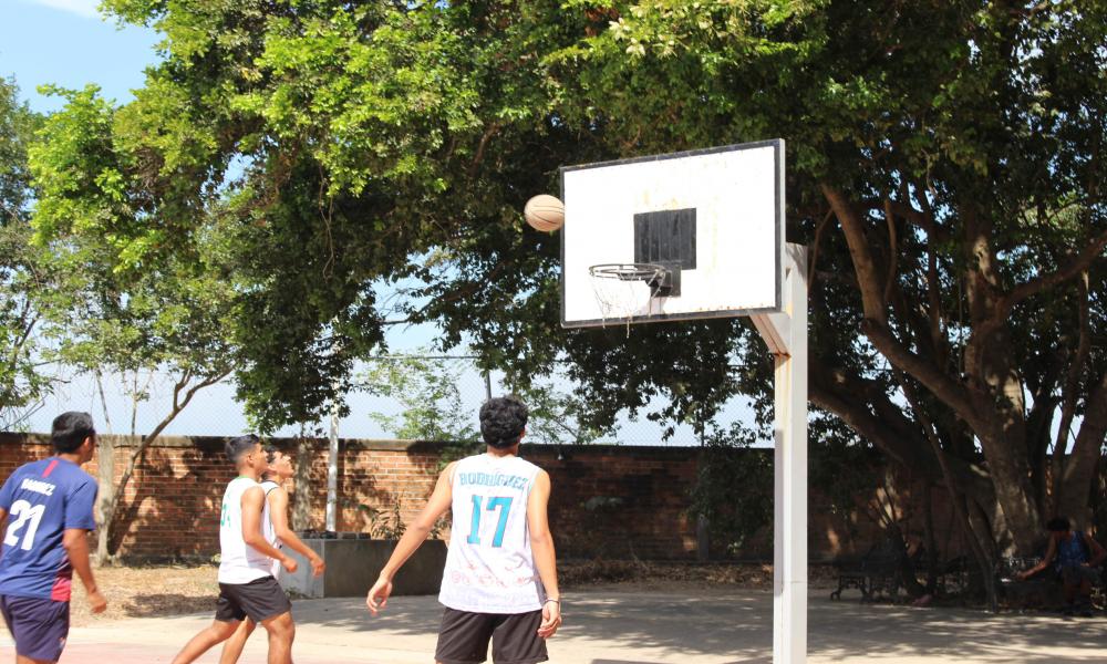 Concluyeron actividades deportivas y recreativas por X Aniversario de la carrera CFyD