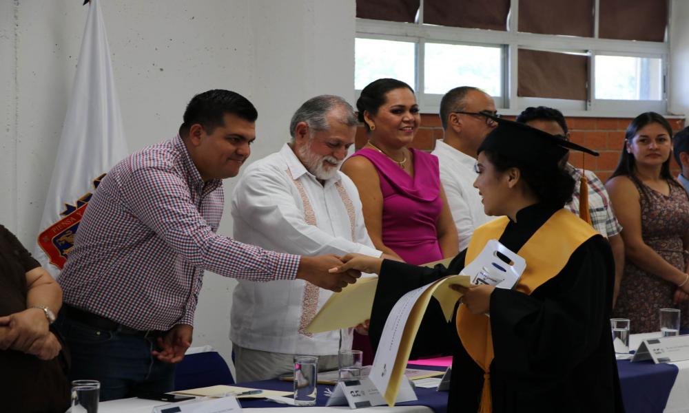 Egresa la VIII Generación de la Lic. en Administración y III Generación de Abogado en el Módulo de Tomatlán