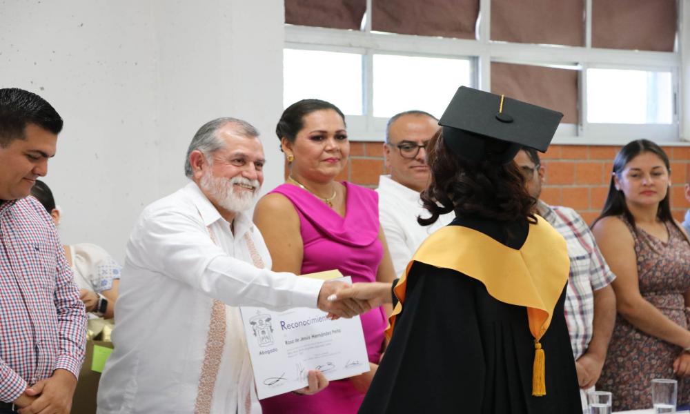 Egresa la VIII Generación de la Lic. en Administración y III Generación de Abogado en el Módulo de Tomatlán