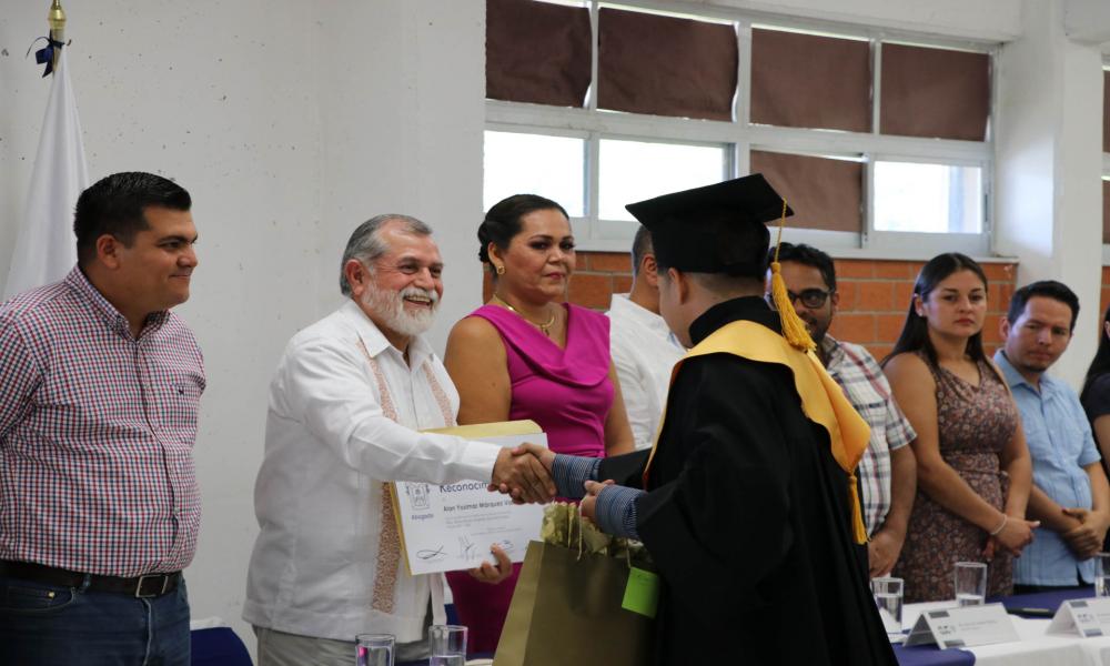 Egresa la VIII Generación de la Lic. en Administración y III Generación de Abogado en el Módulo de Tomatlán