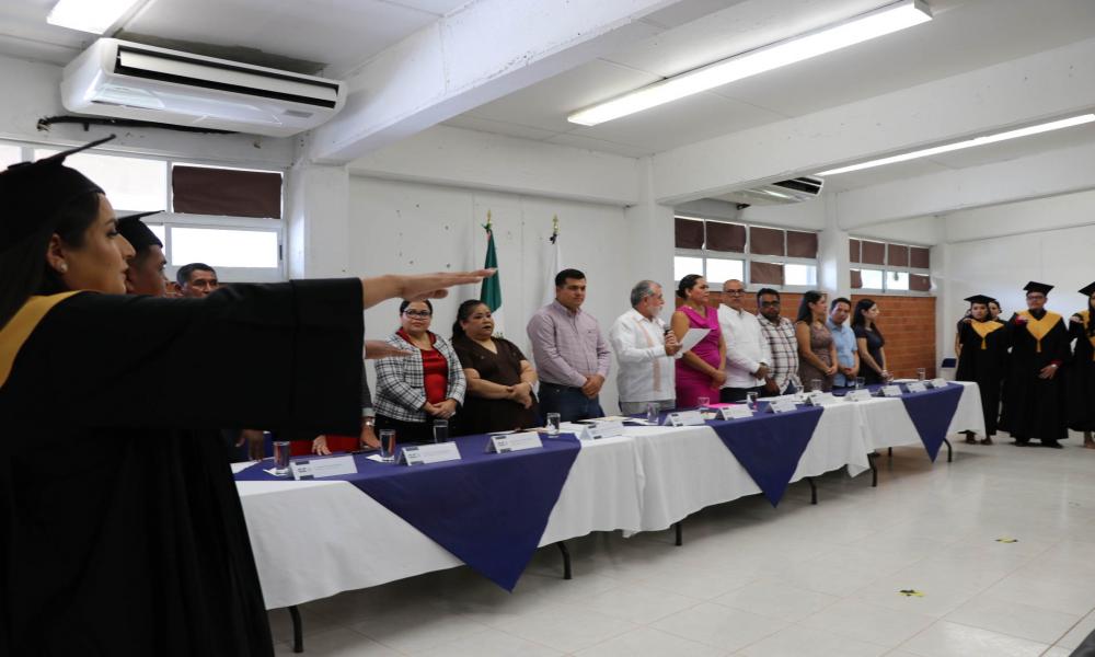 Egresa la VIII Generación de la Lic. en Administración y III Generación de Abogado en el Módulo de Tomatlán