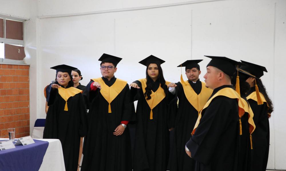 Egresa la VIII Generación de la Lic. en Administración y III Generación de Abogado en el Módulo de Tomatlán