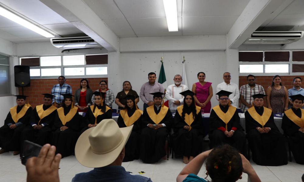 Egresa la VIII Generación de la Lic. en Administración y III Generación de Abogado en el Módulo de Tomatlán