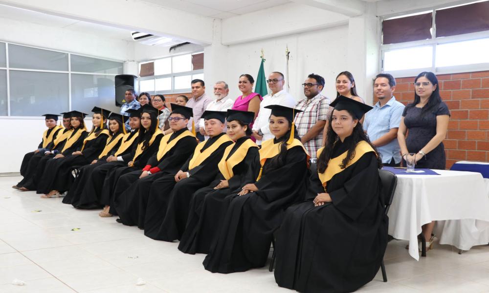 Egresa la VIII Generación de la Lic. en Administración y III Generación de Abogado en el Módulo de Tomatlán