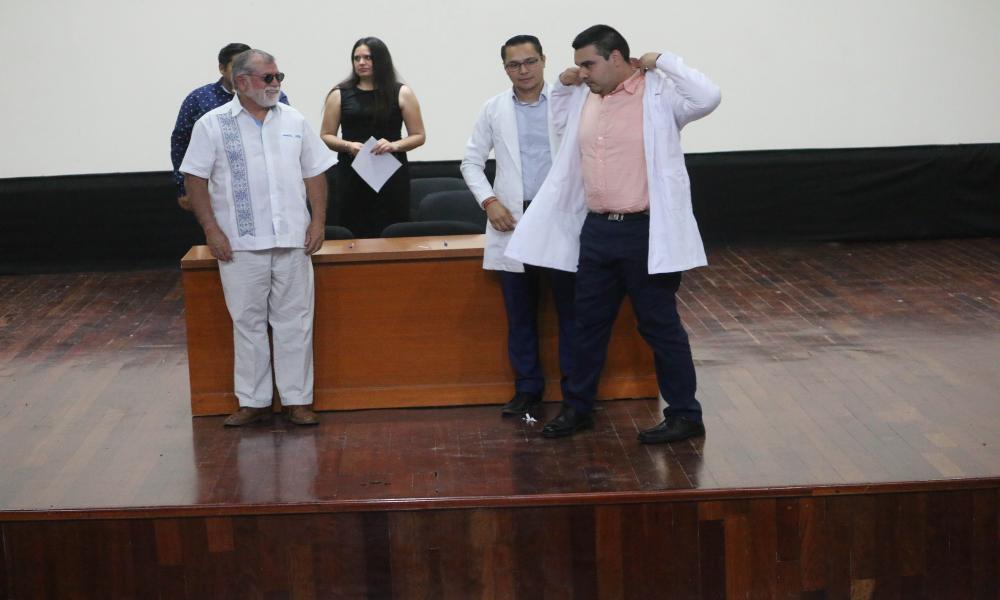Emotiva ceremonia de “Imposición de Batas” a estudiantes de Medicina