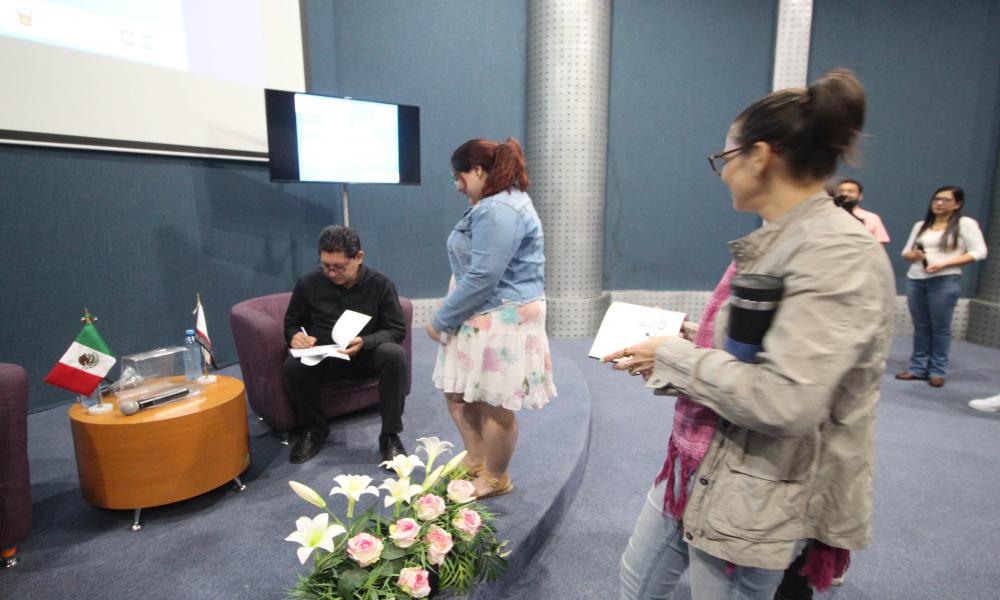 Presentan Libro “Repertorio de Barbaridades Científicas”, del Dr. Luis Javier Platas