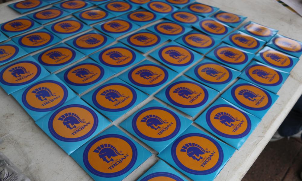 Promueven la prevención de enfermedades con información sobre el condón