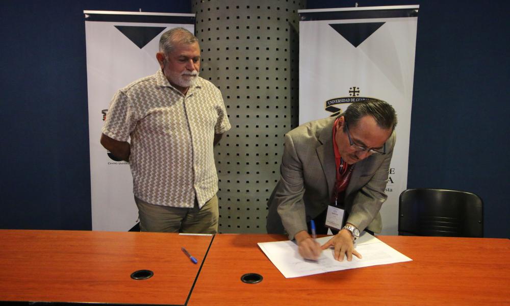 Firma CUCosta convenio de colaboración con el ISSSTE a favor de estudiantes del área de Salud