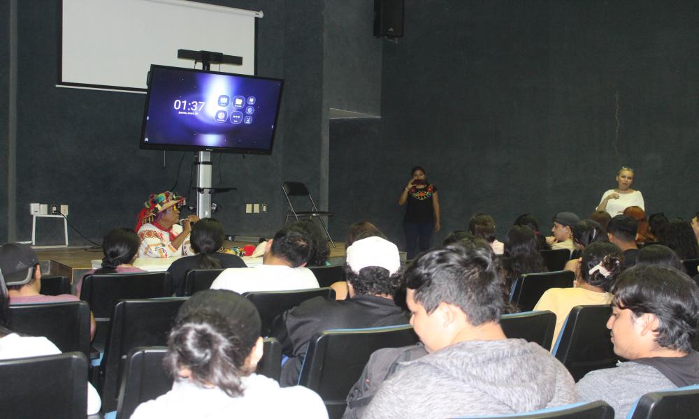 CUCosta y DIF celebran el Día Internacional de la Lengua Materna con “Feria Artesanal 2024”