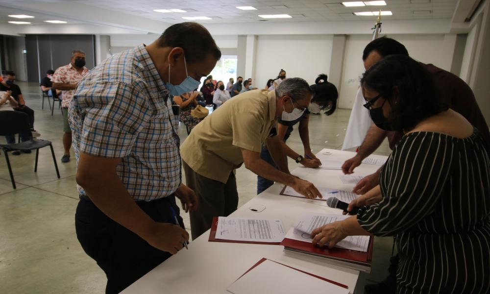 Comunidad Universitaria se beneficia con definitividad laboral