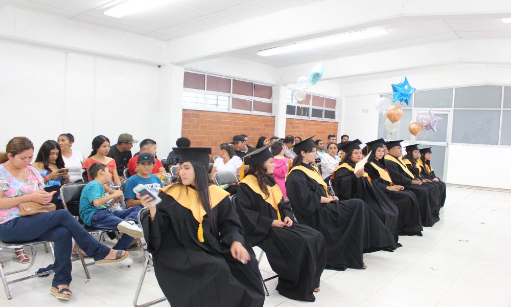 Celebran la conclusión de sus estudios como Lic. en Turismo del CUCosta sede Tomatlán