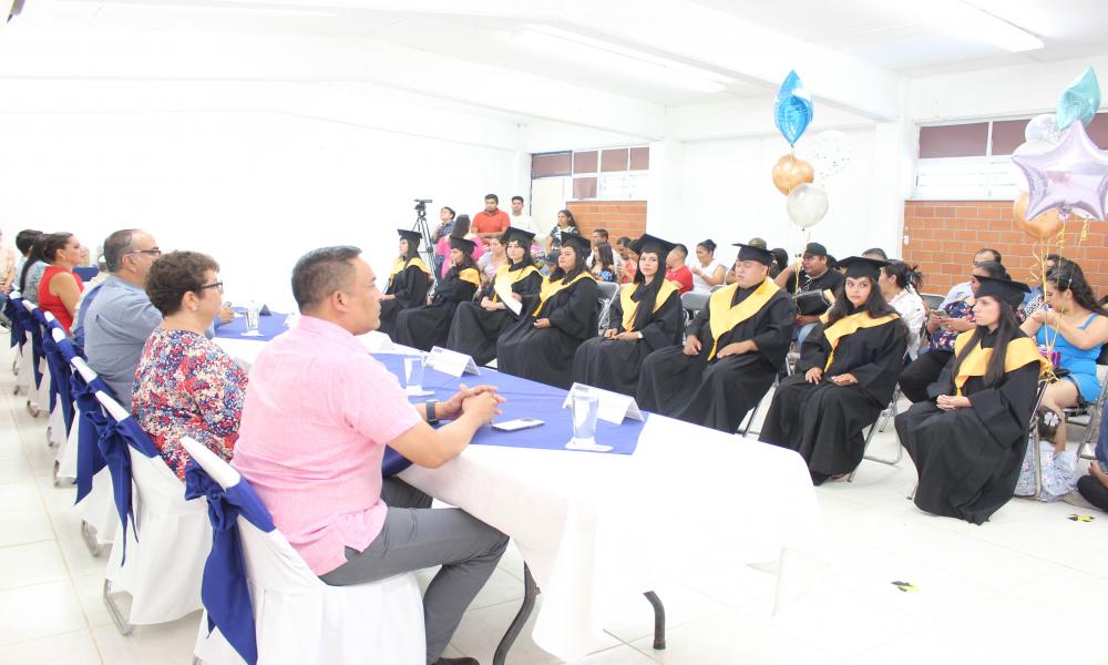Celebran la conclusión de sus estudios como Lic. en Turismo del CUCosta sede Tomatlán