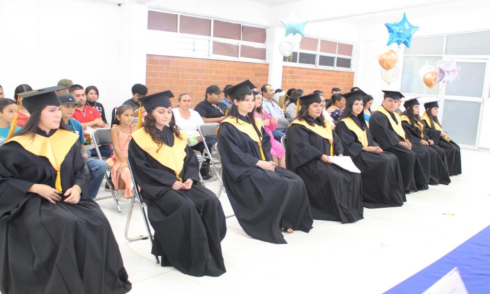 Celebran la conclusión de sus estudios como Lic. en Turismo del CUCosta sede Tomatlán