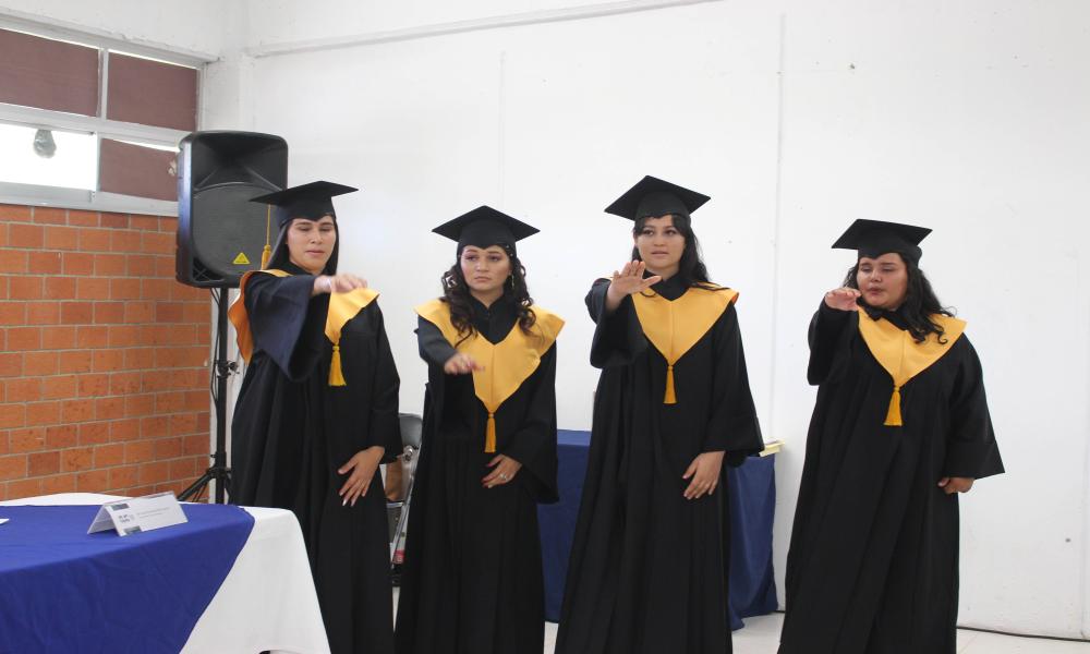 Celebran la conclusión de sus estudios como Lic. en Turismo del CUCosta sede Tomatlán