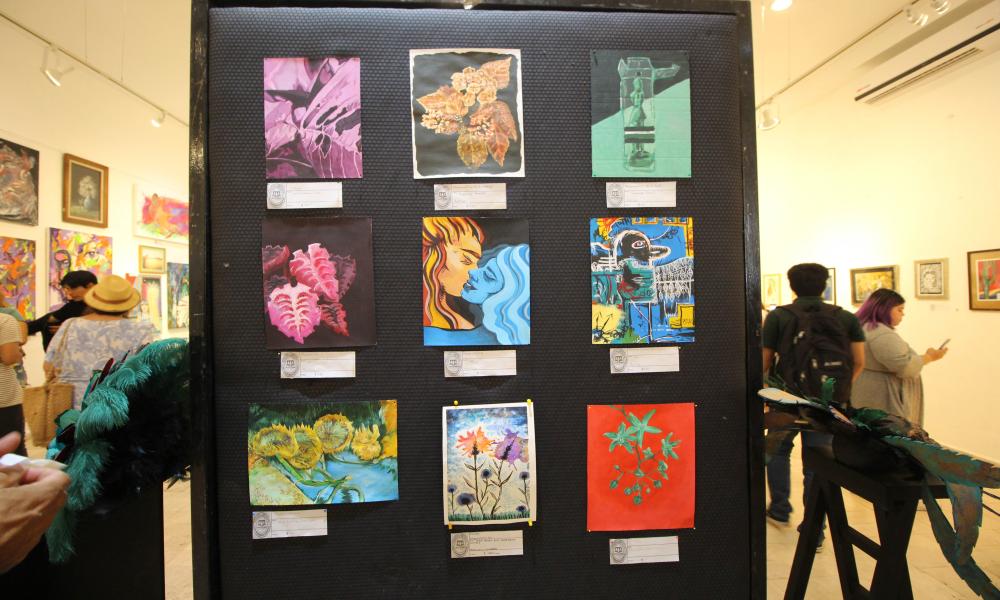 Muestran el talento artístico de estudiantes universitarios en la Biblioteca Los Mangos