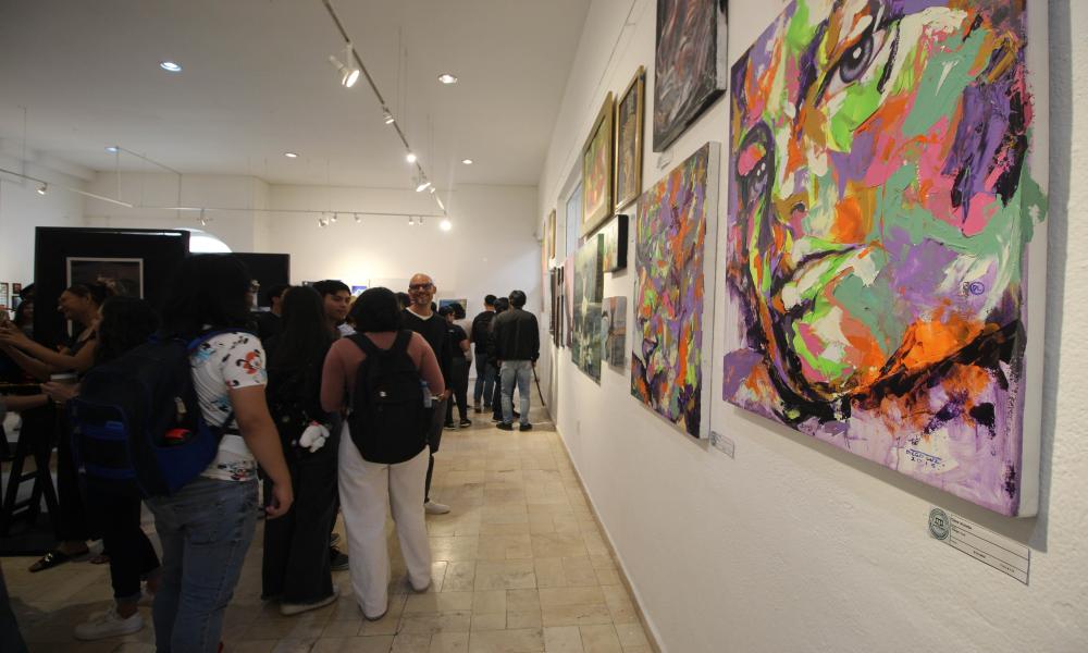 Muestran el talento artístico de estudiantes universitarios en la Biblioteca Los Mangos