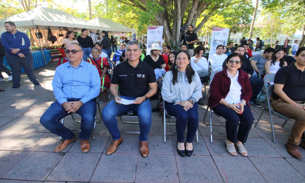 CUCosta y DIF celebran el Día Internacional de la Lengua Materna con “Feria Artesanal 2024”
