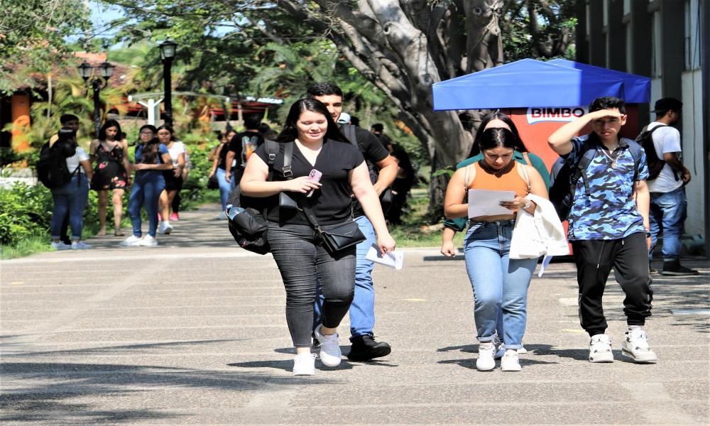 Regresan a clases 7,840 estudiantes y reciben charlas del quehacer universitario