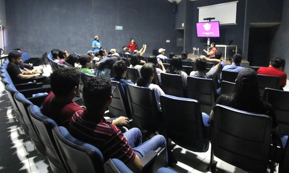 Estudiantes de Ingeniería en Videojuegos impartieron charla “Game Jams”