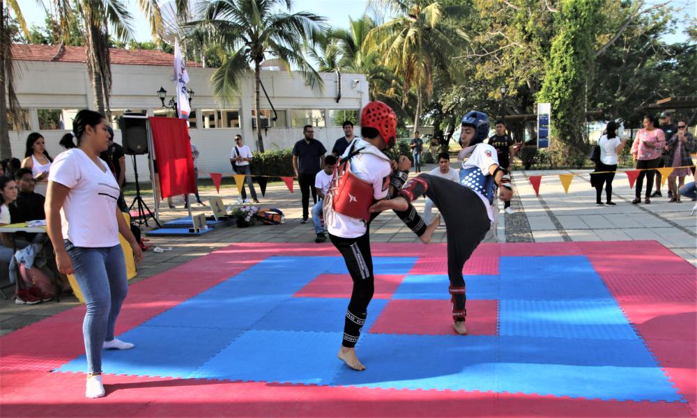 Estudiantes del CUCOsta ofrecen espectacular exhibición de Taekwodon
