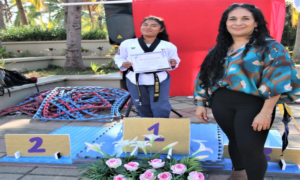 Estudiantes del CUCOsta ofrecen espectacular exhibición de Taekwodon