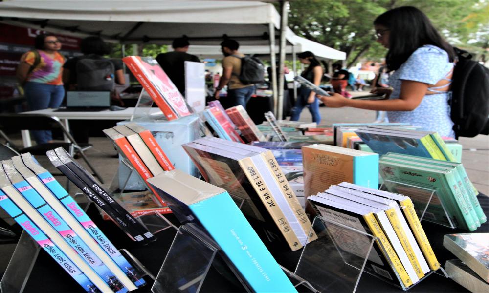 Inauguran “Feria Bibliográfica CUCosta 2022”