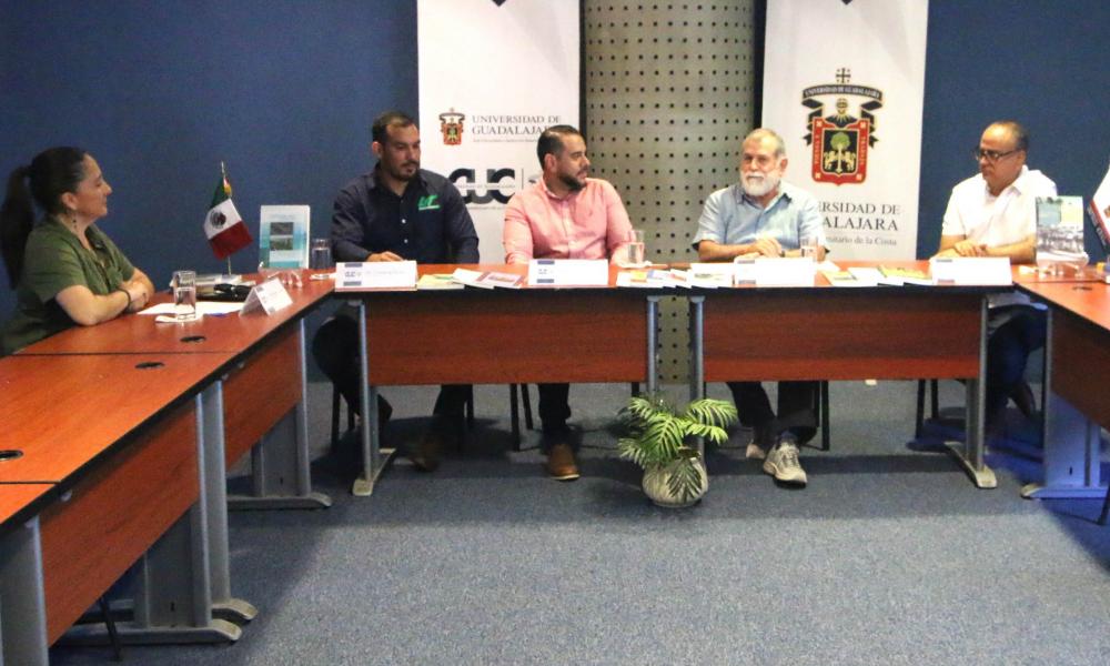 CUCosta entrega en donación 185 libros con investigaciones locales a la UTBB