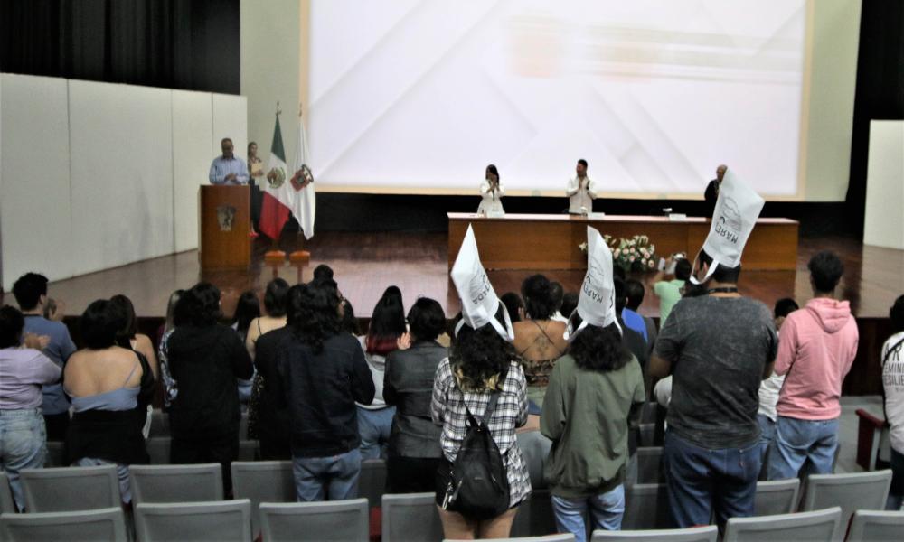 Inicia la fiesta artística en el Centro Universitario de la Costa con Marejada