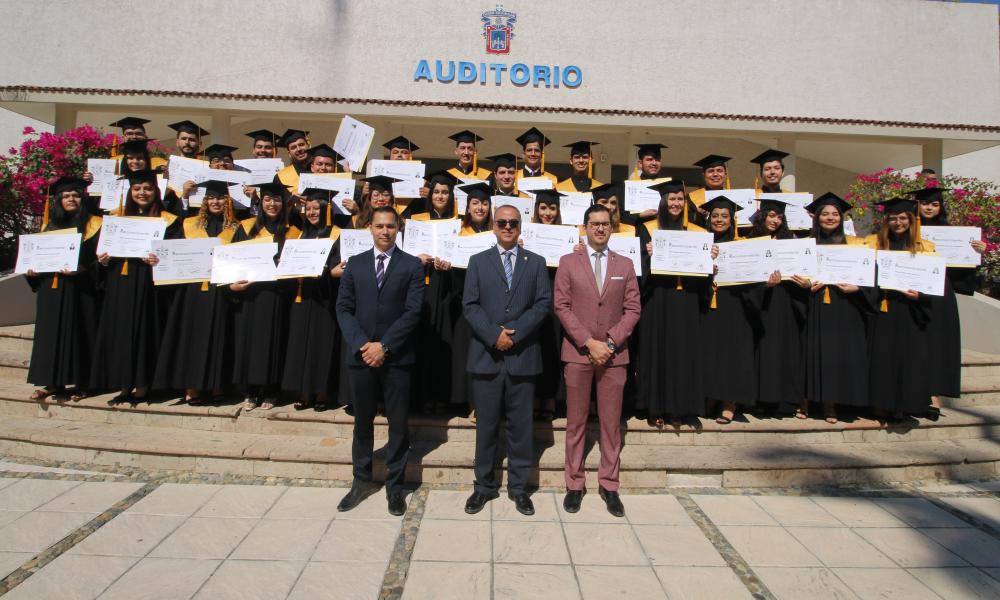 Egresan 35 profesionistas de la carrera de Médico Cirujano y Partero