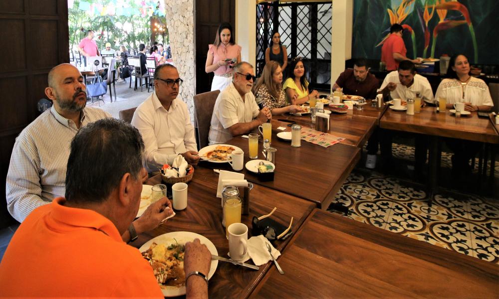 Reconocen trayectoria y antigüedad de personal académico y administrativo