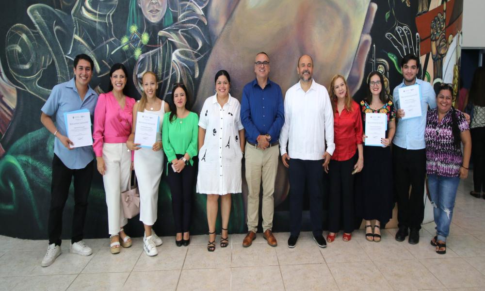 Entregan reconocimientos a destacados universitarios por su trayectoria