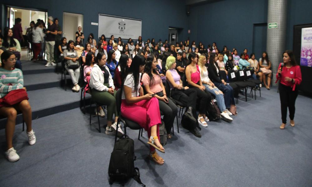 Motivan a jovencitas a estudiar carreras afines a las Ingenierías