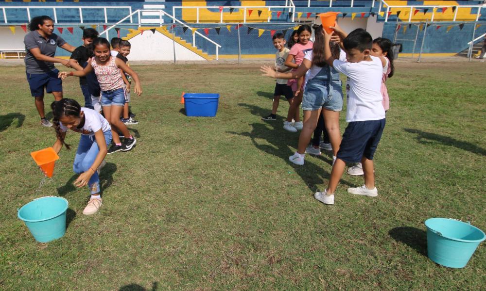 Más de 30 niños y niñas disfrutaron del festejo del día del niño en CUCosta