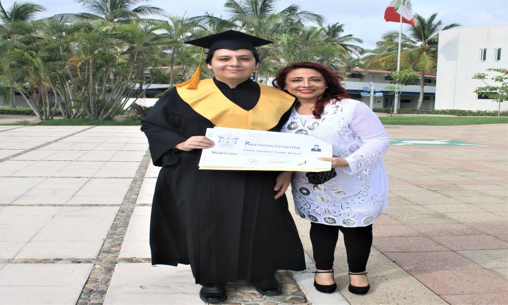 Se gradúa la X Generación de Licenciados en Nutrición