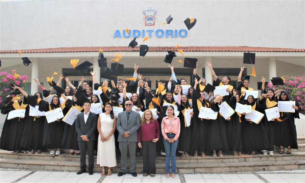 Se gradúa la X Generación de Licenciados en Nutrición