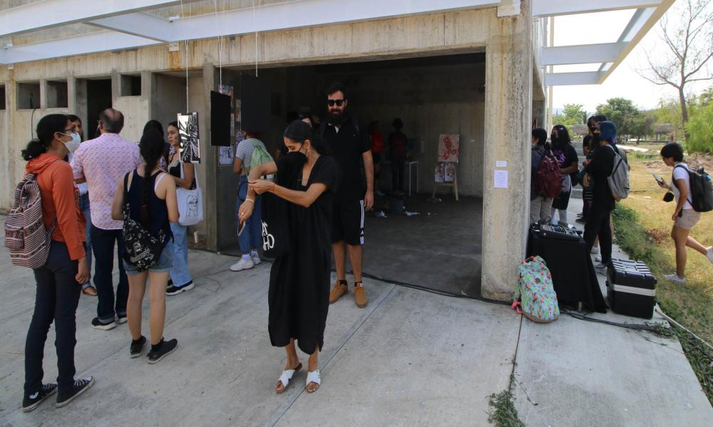 Estudiantes presentan sus procesos creativos en exposición en CUCosta