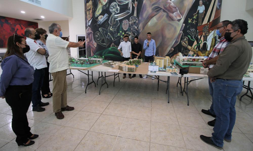 Presentan estudiantes de Arquitectura proyectos amables con el medio ambiente