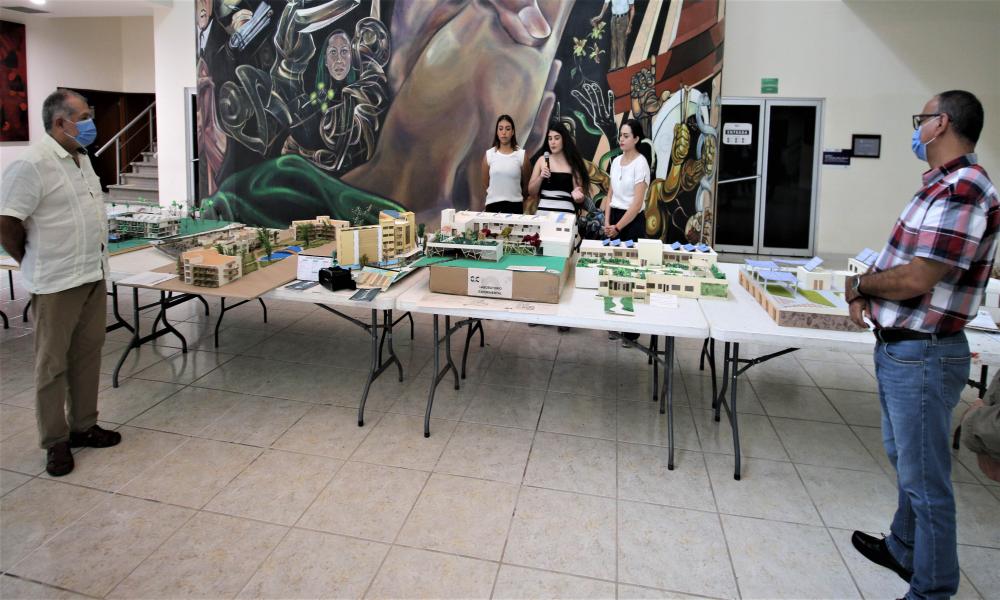 Presentan estudiantes de Arquitectura proyectos amables con el medio ambiente
