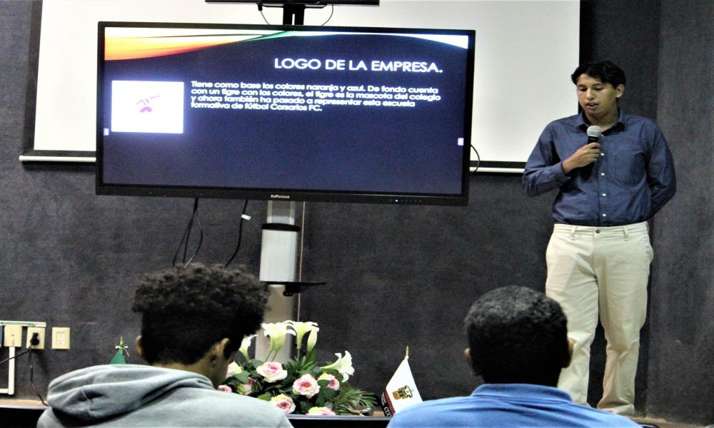 Difunden estudiantes de Cultura Física y Deportes proyectos de investigación