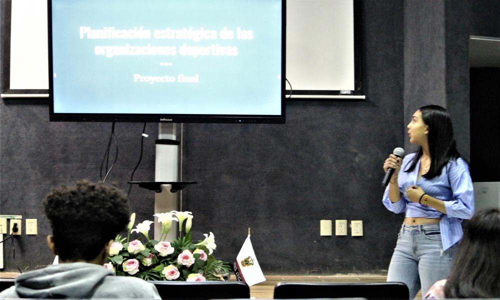 Difunden estudiantes de Cultura Física y Deportes proyectos de investigación