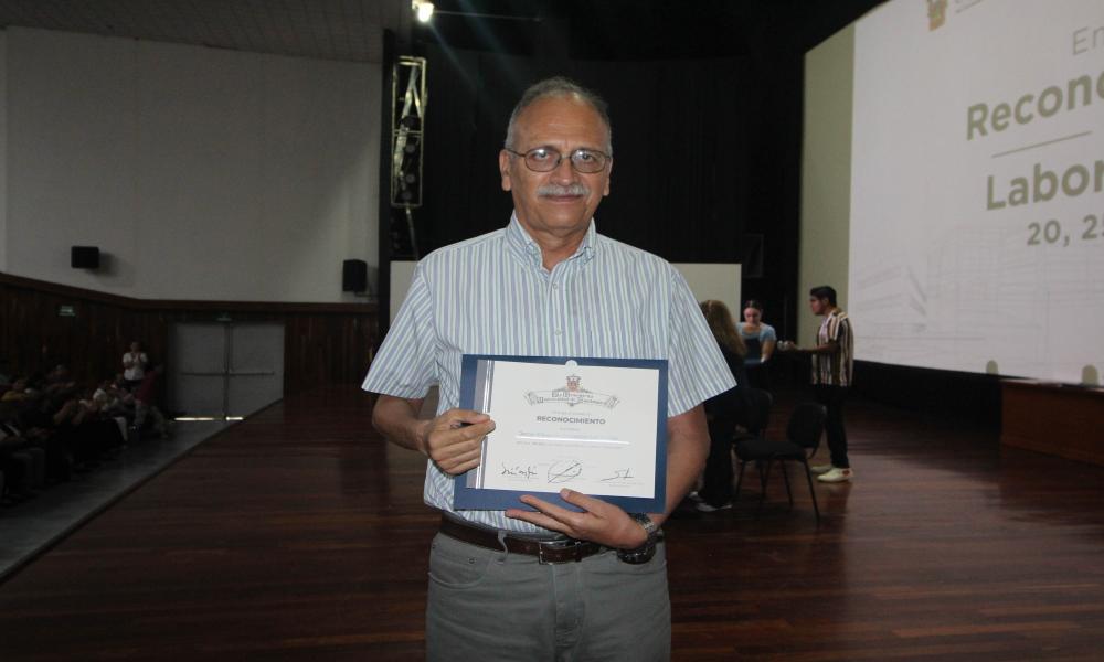 Reconocen a Profesores y Profesoras por 20, 25 y 30 años de labor académica