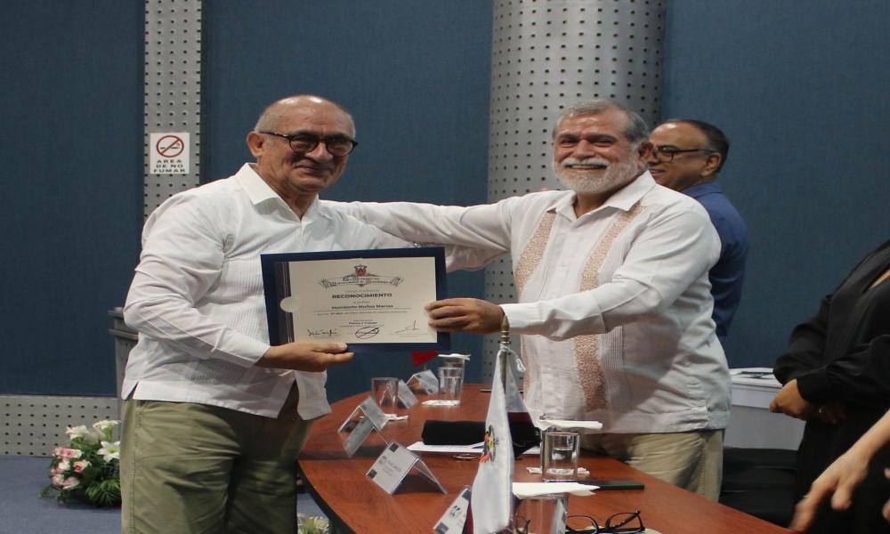 Reconocen 20, 25 y 30 años de labor docente en CUCosta