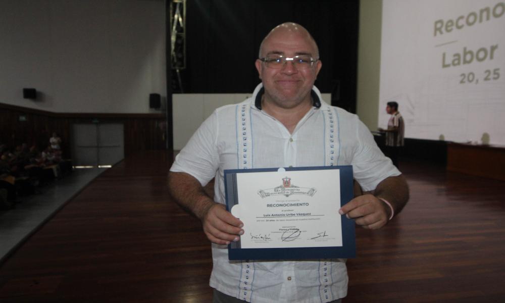 Reconocen a Profesores y Profesoras por 20, 25 y 30 años de labor académica