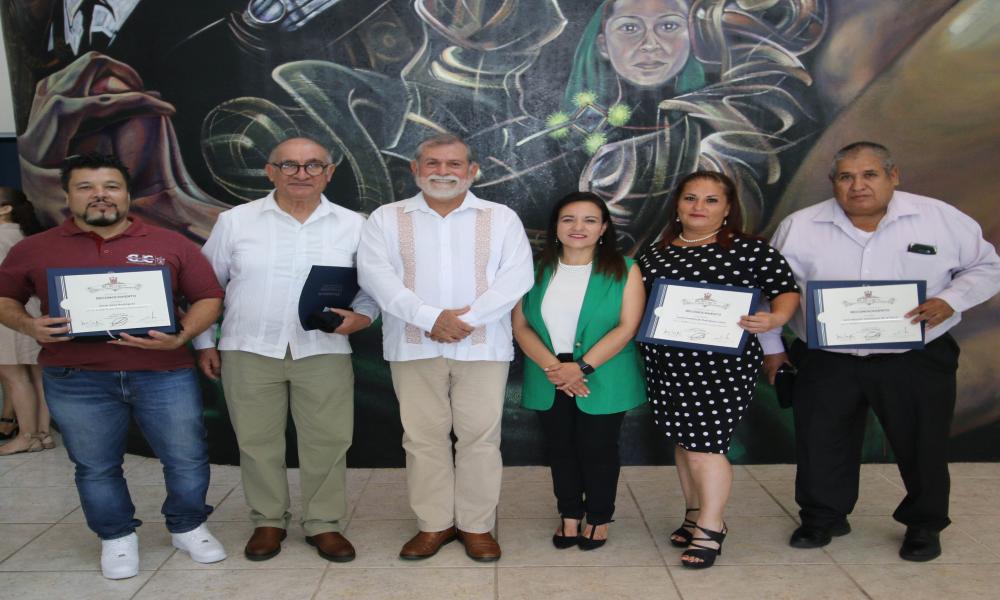 Reconocen 20, 25 y 30 años de labor docente en CUCosta