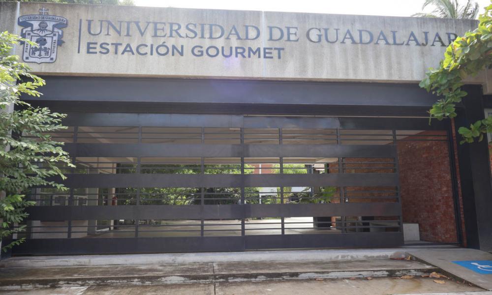 Autoridades de la UdeG reconocen el apoyo de Luis Munguía al Mercado de la Escuela de Gastronomía