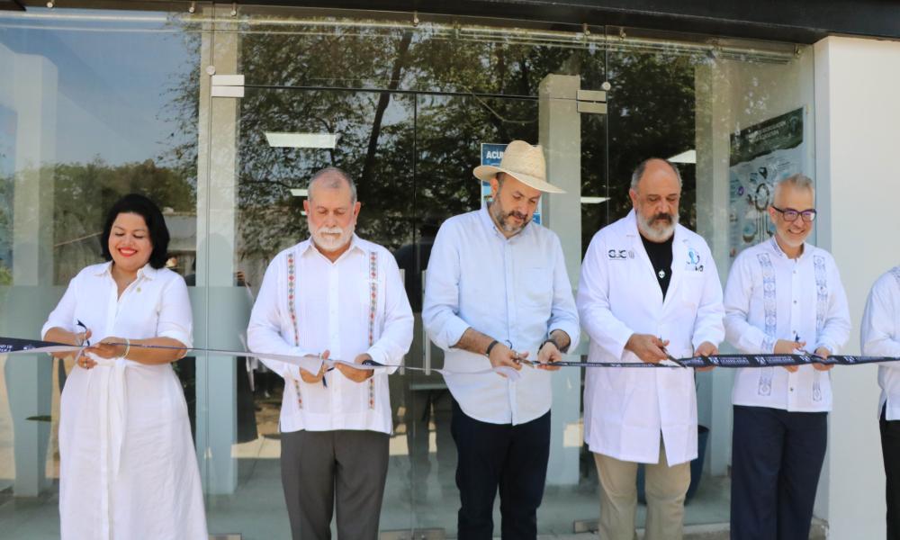 Develaron placas y corte de listón en espacios nuevos en el Centro Universitario de la Costa