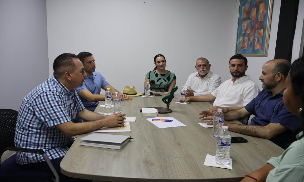 Autoridades de la UdeG reconocen el apoyo de Luis Munguía al Mercado de la Escuela de Gastronomía